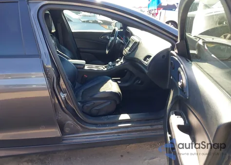 2015 Chrysler 200 S из США, поврежденный, VIN 1C3CCCBB9FN681800